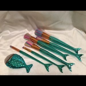 Mermaid makeup brush set. NIP